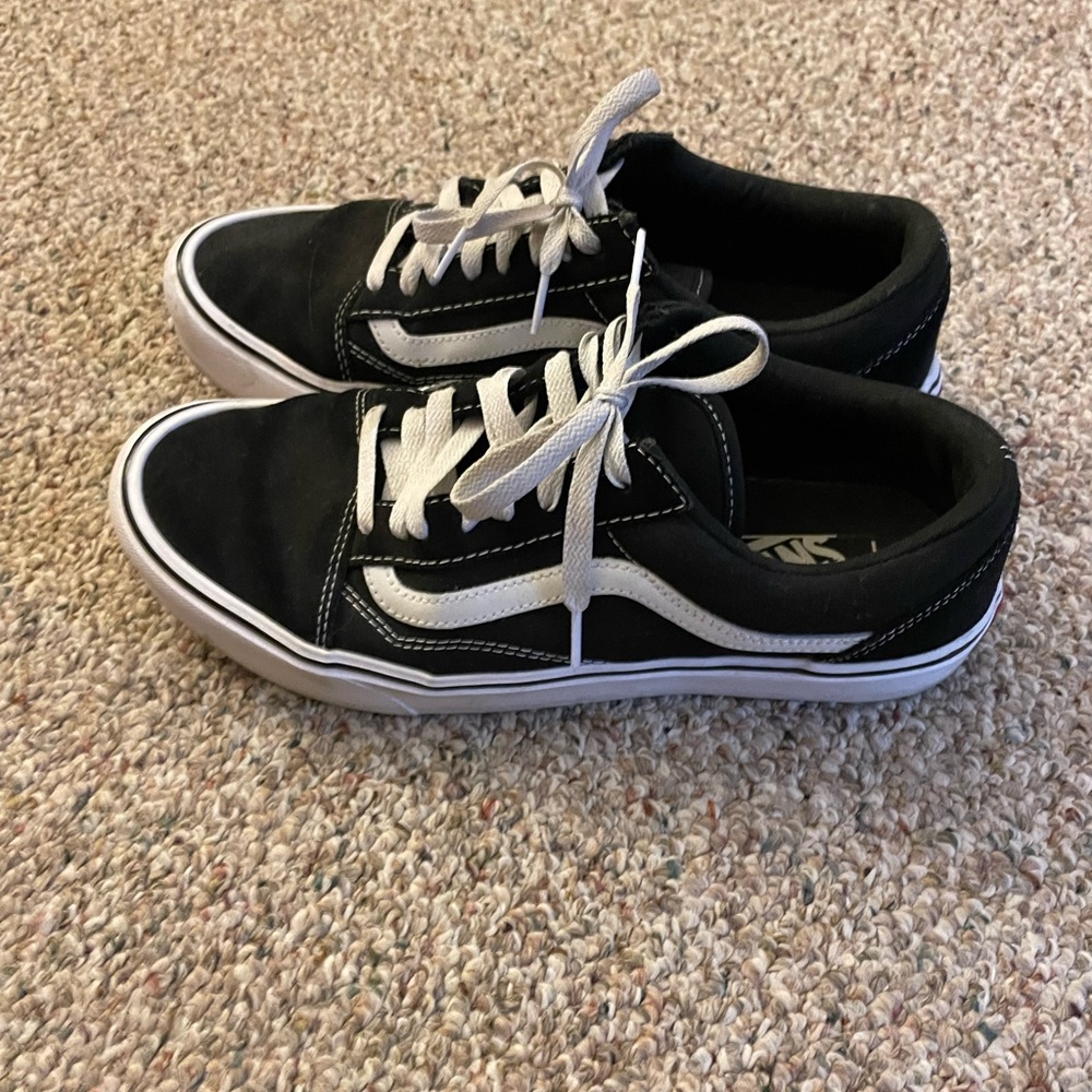 Vans size 10 ultra Cush. Black, no rips or any damage.. Great shape lightly used